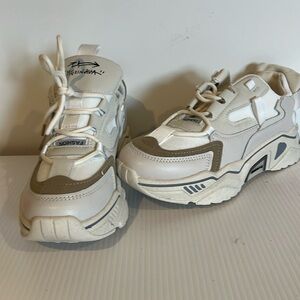 White/cream colored sneakers, like new